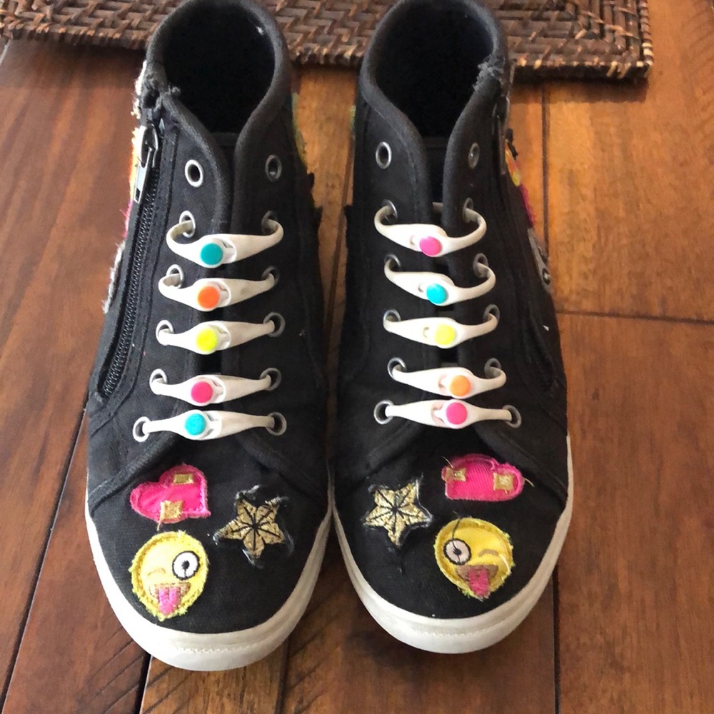 Steve Madden kids size 3 used tennis shoe